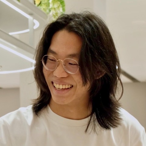 Kayhng, smiling